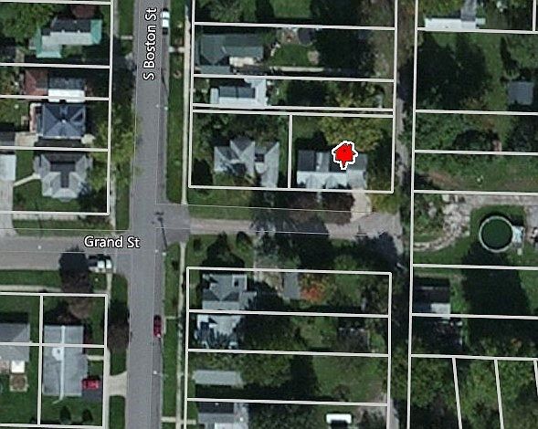 2nd image of 276 Grand St