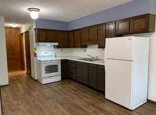 215 E 15th St APT 6, Washington, IA 52353