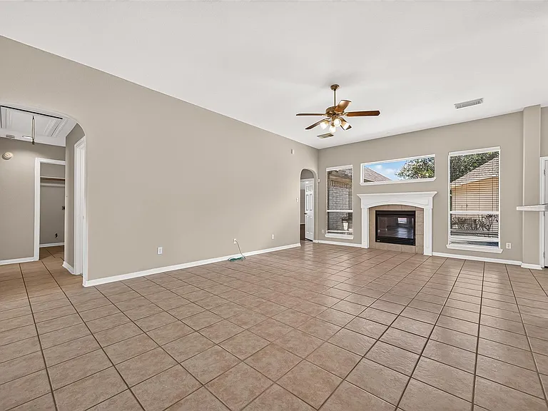 2726 Martinec Dr — Photo 9