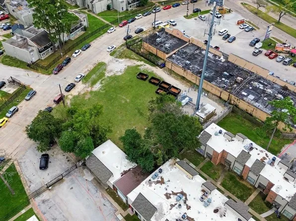 5723 Lost Forest Dr, Houston, TX 77092