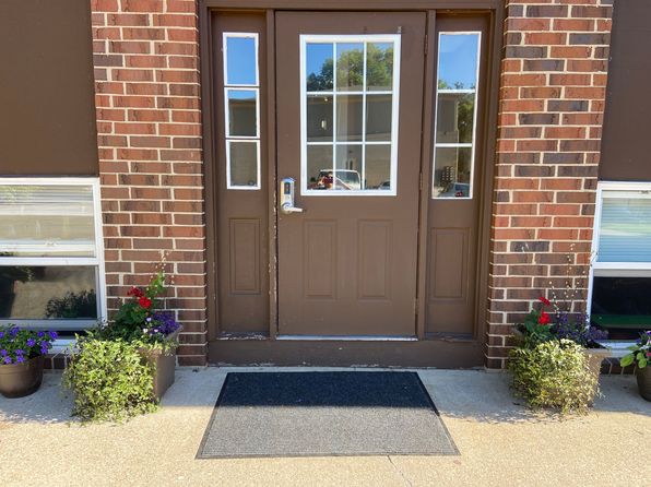 920 E Burlington St APT 11