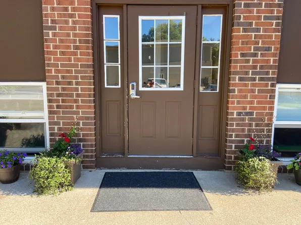 Belmont Apartments, 920 E Burlington St APT 11, Iowa City, IA 52240