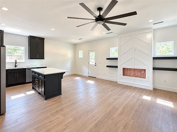 2nd image of 423 2nd St