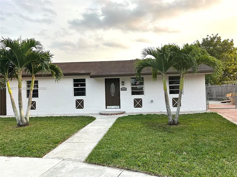 1666 SW 3rd Ct — Photo 4