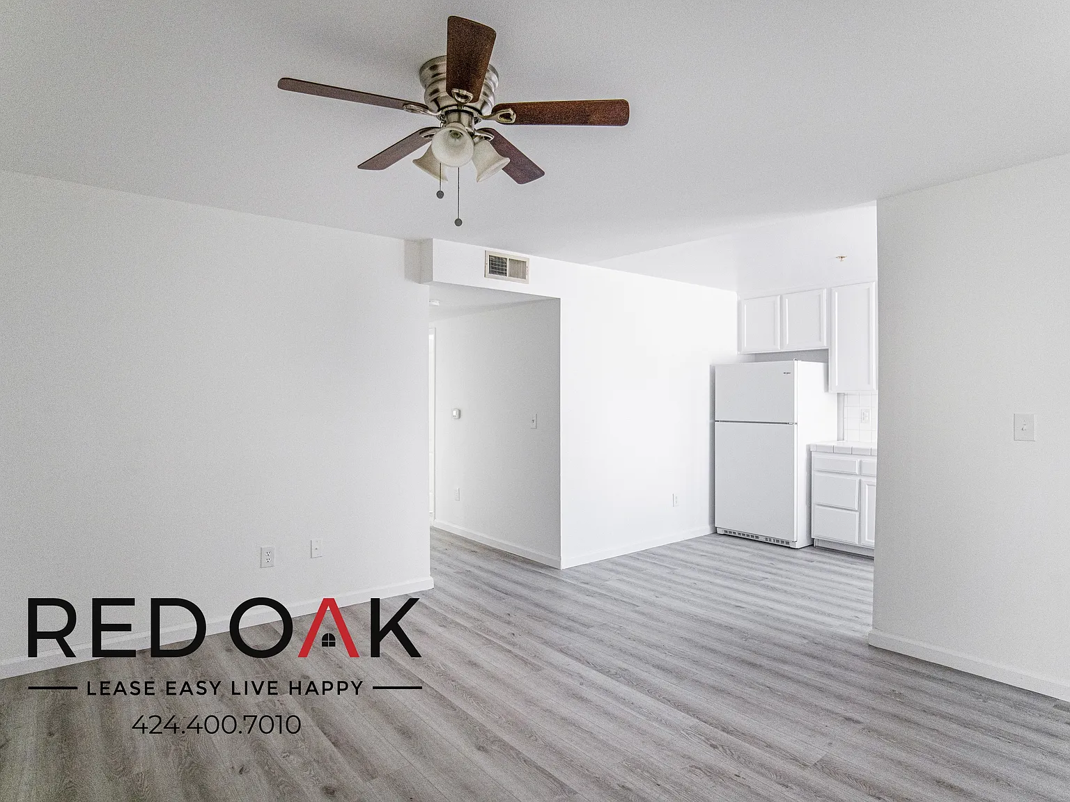 ~Low Deposit~ Welcoming Three Bedroom With Spacious Layout, Natural Light, And On-Site Laundry ~ ... — Photo 3