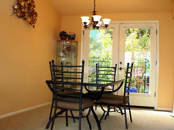 Light & Bright Dining