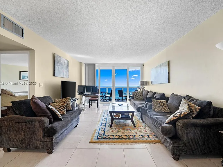 3725 S Ocean Dr #1110 — Photo 5
