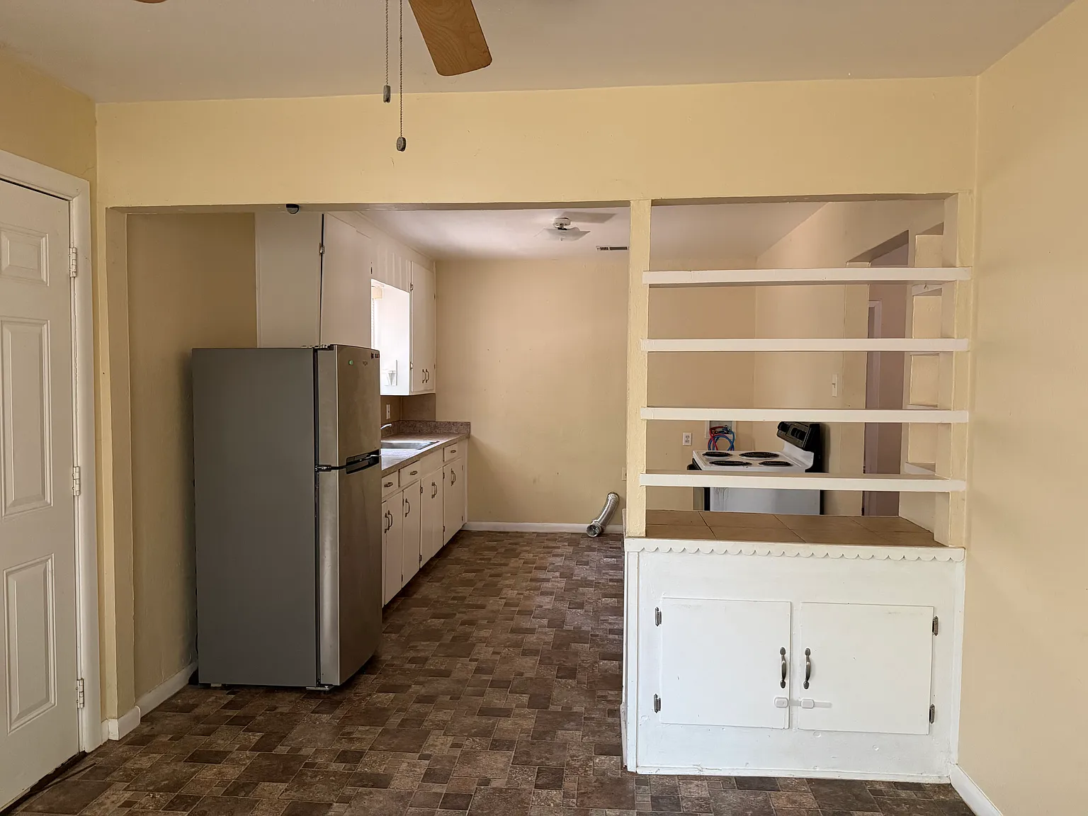 2 bed, 1044 sqft, $1,550 — Photo 3