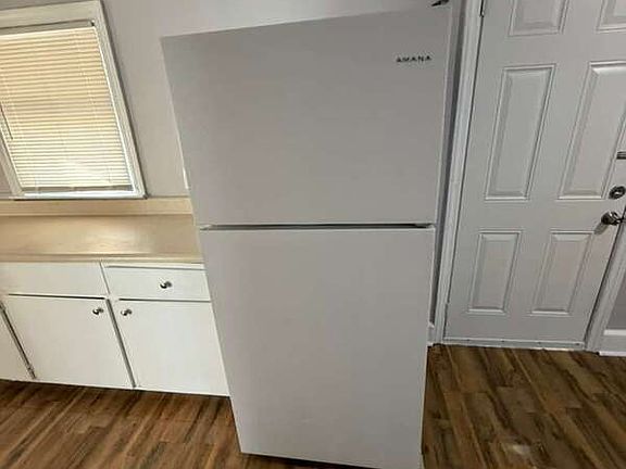 5th image of 215 Poplar St