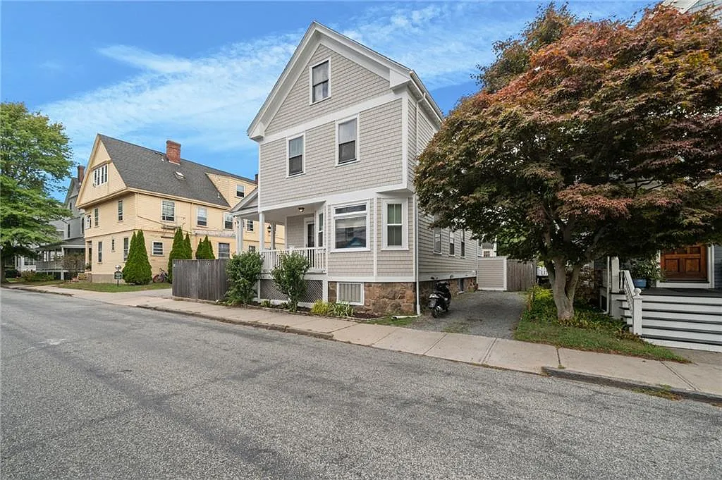 5 bed, 3.0 bath, 3006 sqft, $4,500 — Photo 2