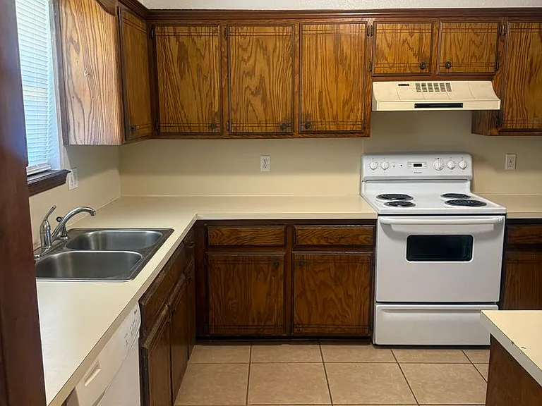 1309 Summerton Pl — Photo 3