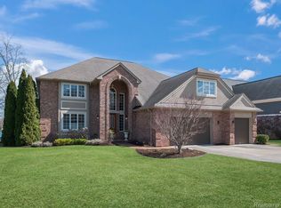 4864 Driftwood Dr, Commerce Township, MI 48382