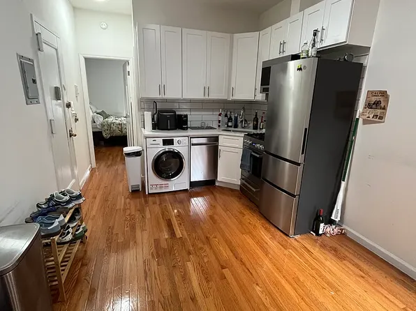 321 E 93rd St APT 5E, New York, NY 10128