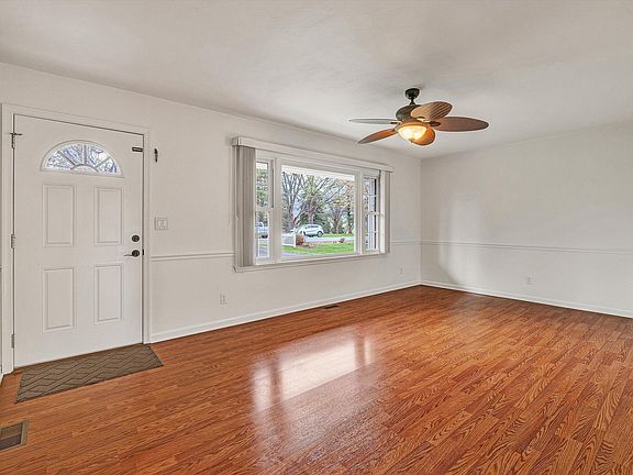 5th image of 1006 Green Meadow Rd