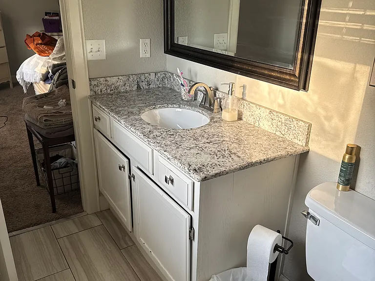 514 Oakwood St — Photo 10