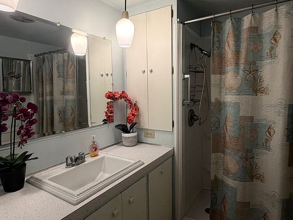 4th image of 418 Cobalt Ave