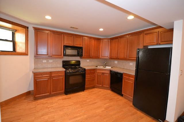 1st image of 4051 N Kenmore Ave #G