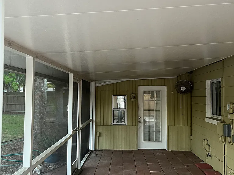 109 Suffolk Ct — Photo 15