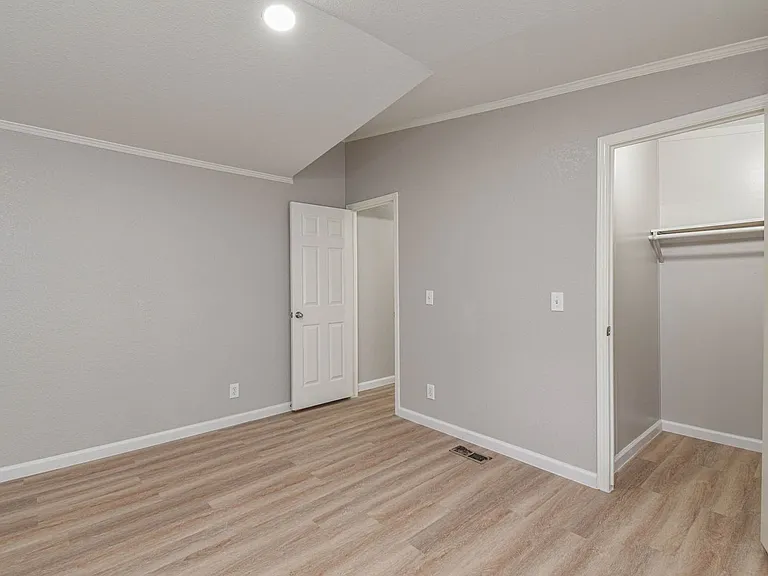 10210 Berrypatch Ln — Photo 5