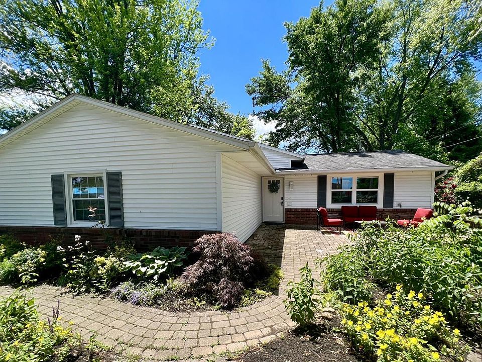 1st image of 303 Portland Dr