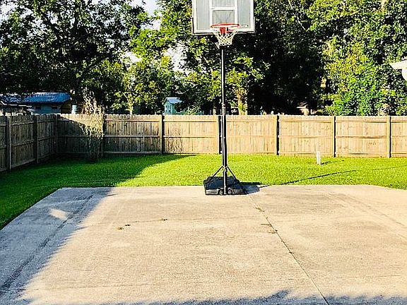 5th image of 44443 Pecan Oaks Ave