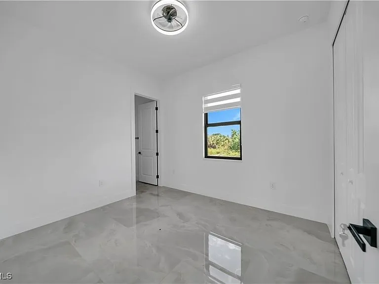 711 Roma Ave S — Photo 16
