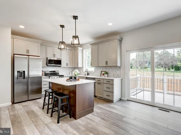 140 Andrews Ln, Coatesville, PA 19320