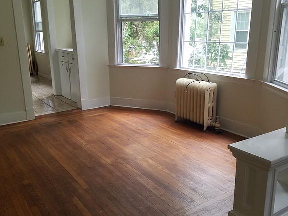3rd image of 121 W Elm St #1