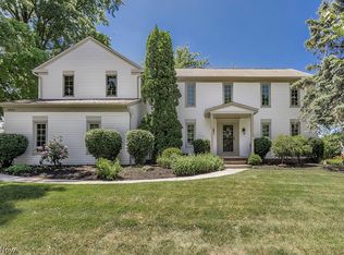 3852 Middle Post Ln, Rocky River, OH