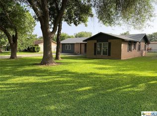 220 Brook St, Seguin, TX 78155