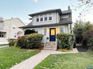 948 Virgil Ave, Ridgefield, NJ 07657