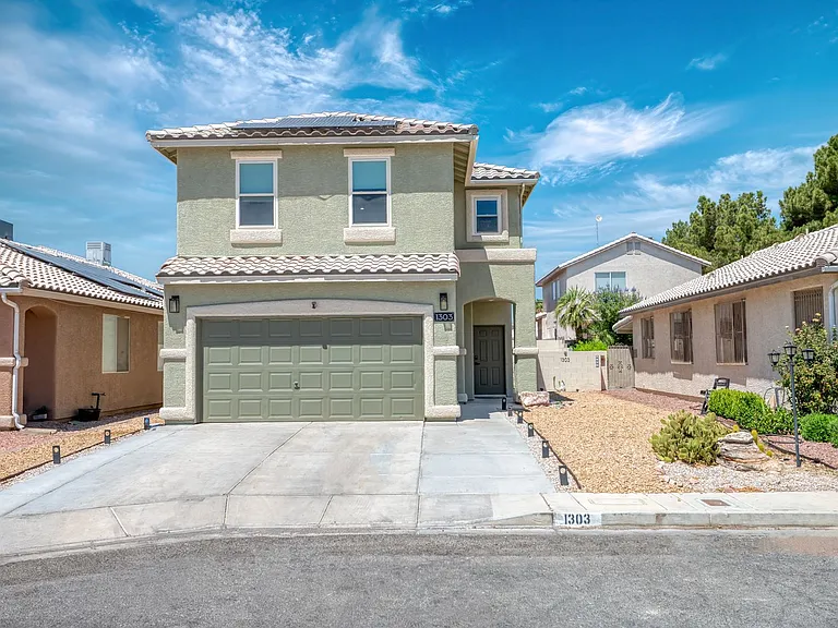 1303 Pecan Tree Ct — Photo 2