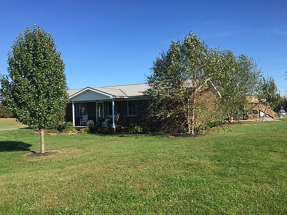 3rd image of 372 Cave Hollow Ln