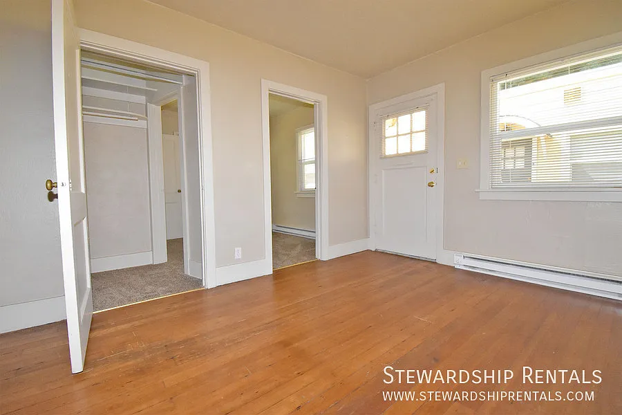 Adorable cottage in great location — Photo 3