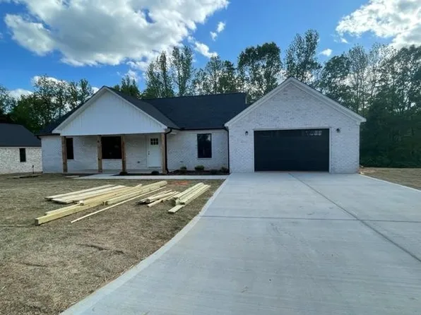 316 Derek Dr, Lexington, TN 38351