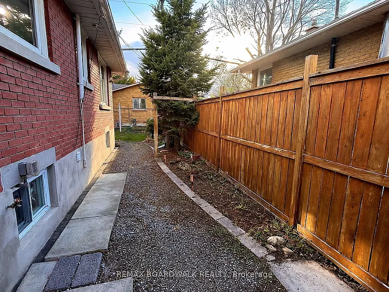 625 Clarke Ave — Photo 10