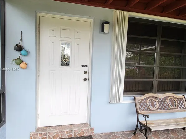 521 N 70th Way, Hollywood, FL 33024