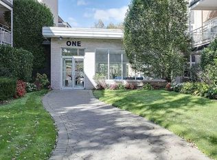 1 Wooleys Ln APT 1Q, Great Neck, NY 11023