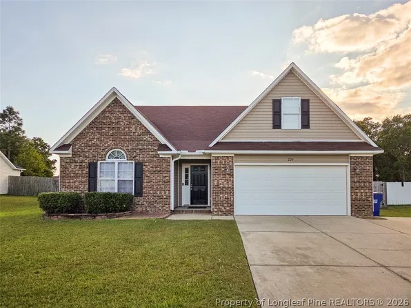 224 Fallingleaf Dr, Raeford, NC 28376