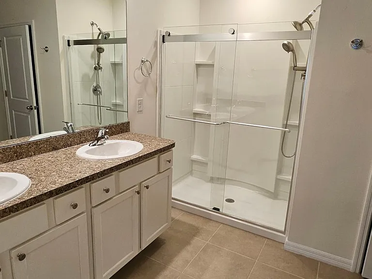 2836 Greenleaf Ter — Photo 3