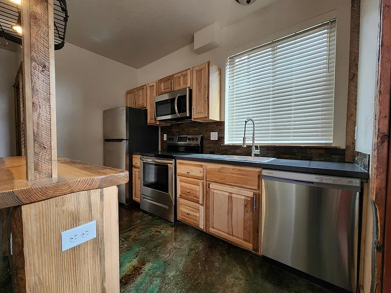 816 Palmer St — Photo 18