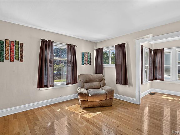 4th image of 410 S Center St