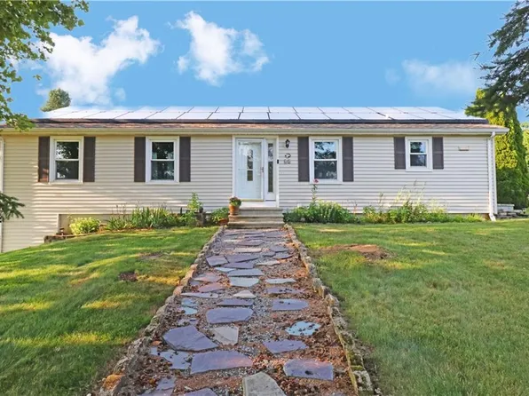 61 Amesbury Cir, Middletown, RI 02842