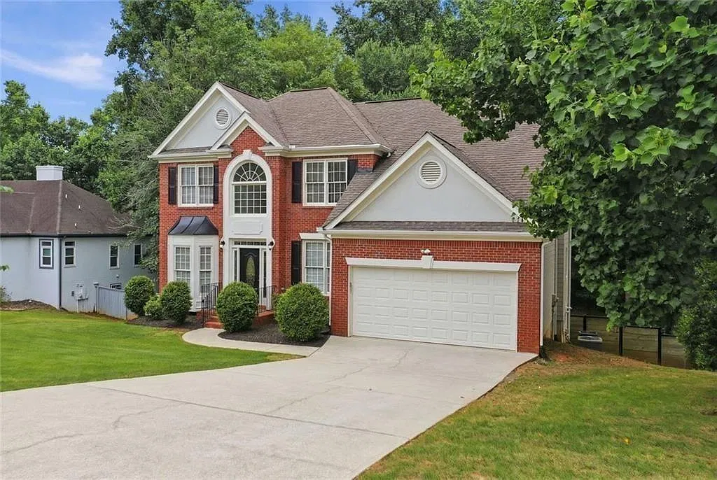 6 bed, 3.5 bath, 5070 sqft, $3,600 — Photo 4