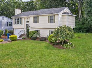 64 Mohawk Trl, Cranston, RI 02921