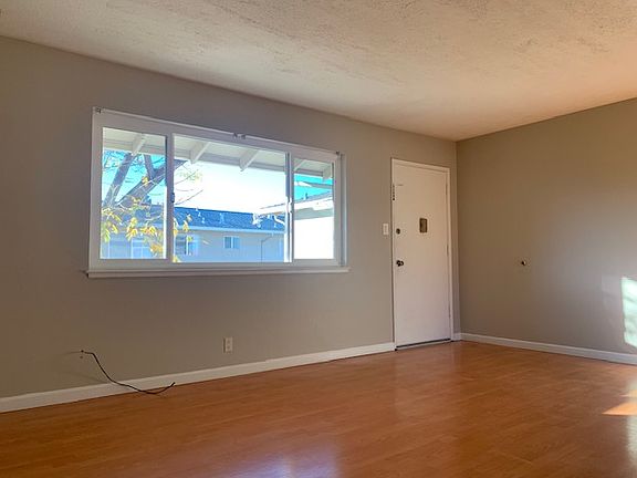 4th image of 687 Ontario Ct APT 6