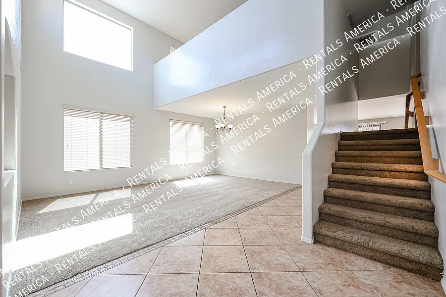 Beautiful 5 bedroom home — Photo 2