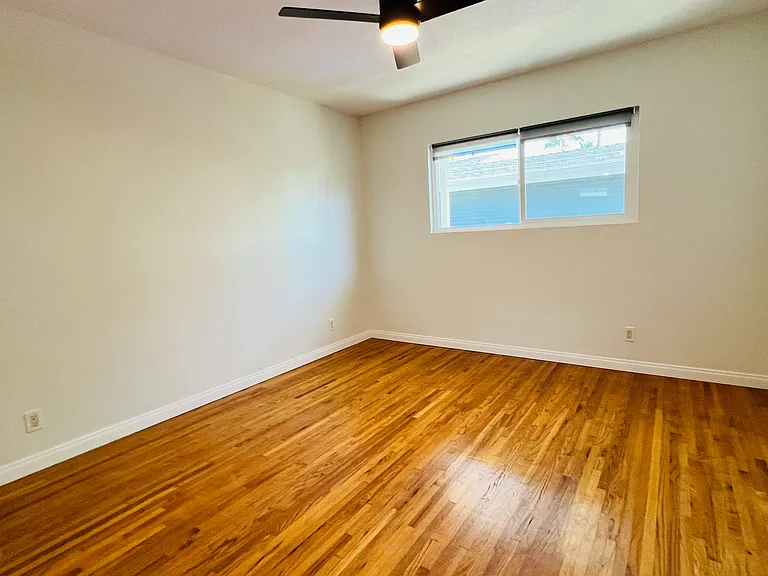 3131 Dwight St — Photo 20