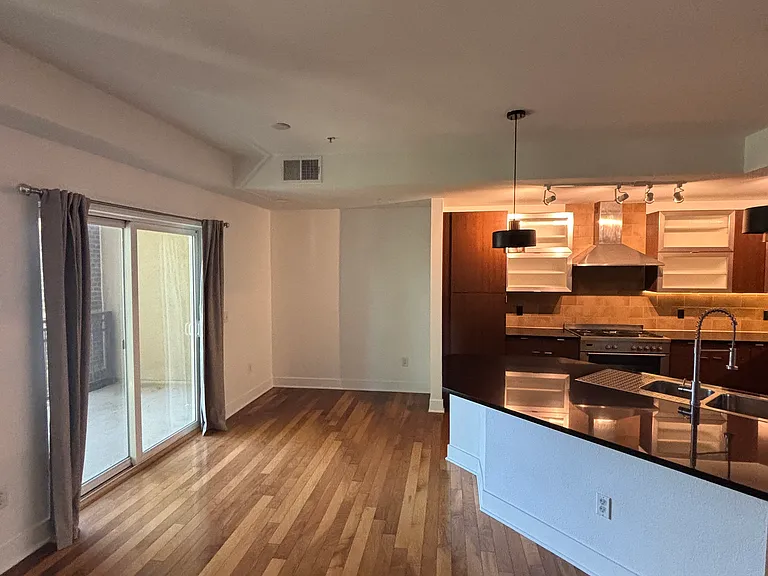 2240 N Clay St #409 — Photo 22