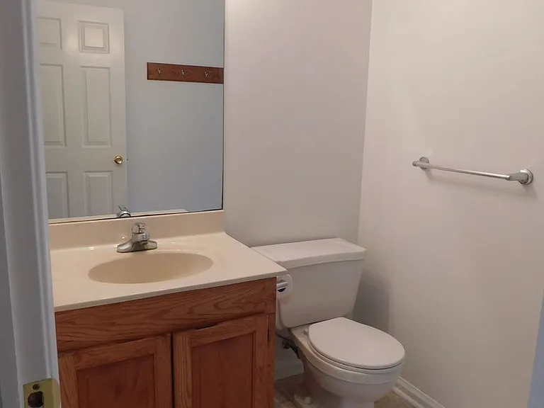 210 Ainsley Rd — Photo 10